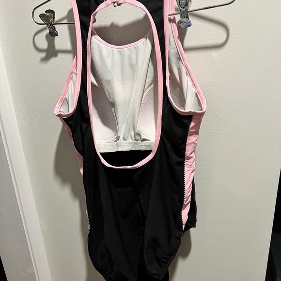 Very nice high neck swim suit. - Picture 3 of 8